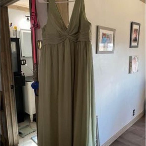 Azazie Maternity Bridesmaid Dress Size 14 Dusty Sage - Picture 4 of 4